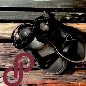 Great little Sandal by Just Fab! Size 8